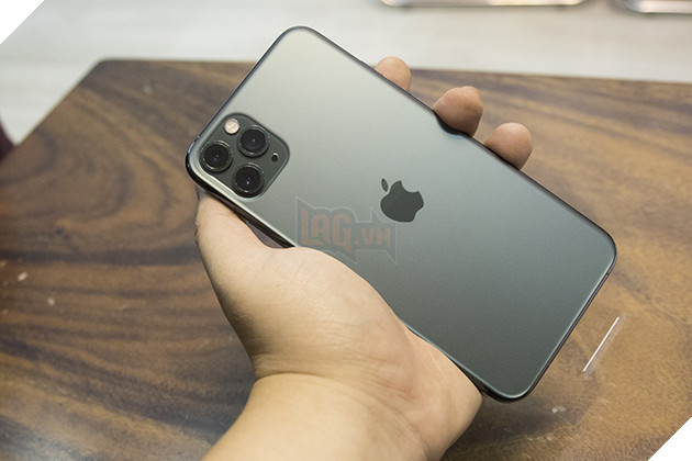 Trên tay nhanh siêu phẩm iPhone 11 Pro Max màu xanh Midnight đặc biệt có mặt đầu tiên tại Việt Nam