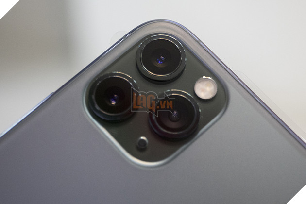 Trên tay nhanh siêu phẩm iPhone 11 Pro Max màu xanh Midnight đặc biệt có mặt đầu tiên tại Việt Nam 9