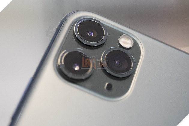 Trên tay nhanh siêu phẩm iPhone 11 Pro Max màu xanh Midnight đặc biệt có mặt đầu tiên tại Việt Nam 8