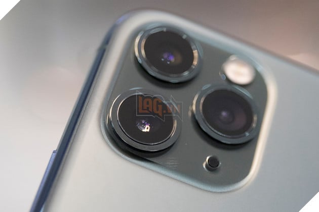 Sau khi công khai hẹn hò Sỹ Thanh, Huỳnh Phương tậu đôi Iphone 11 Pro Max xanh rêu đặc biệt 6