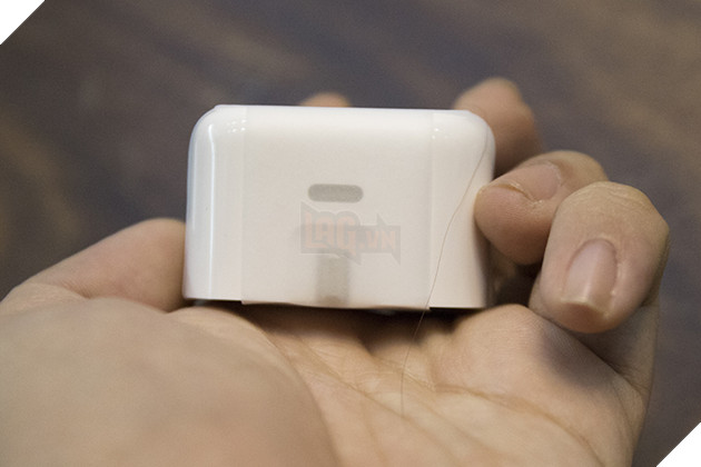 Trên tay nhanh siêu phẩm iPhone 11 Pro Max màu xanh Midnight đặc biệt có mặt đầu tiên tại Việt Nam 6