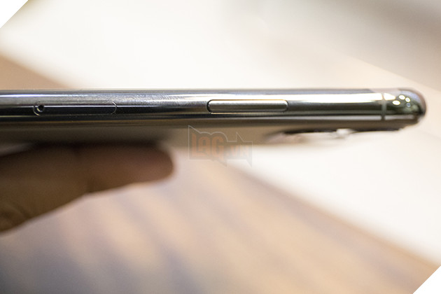 Trên tay nhanh siêu phẩm iPhone 11 Pro Max màu xanh Midnight đặc biệt có mặt đầu tiên tại Việt Nam 12