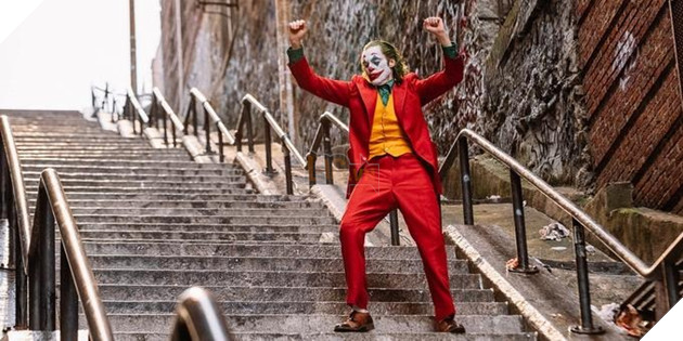 Không làm khủng bố, biết đâu Joker cũng có thể đi đóng hài kịch hay làm dancer? 4