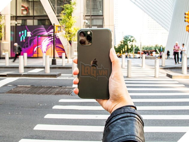 iPhone 11 Pro Max bất ngờ được đánh giá là smartphone xịn sò nhất thế giới