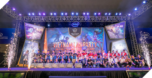 Hơn 3000 khán giả bùng cháy cùng Đấu Trường Máy Tính mùa 6 19