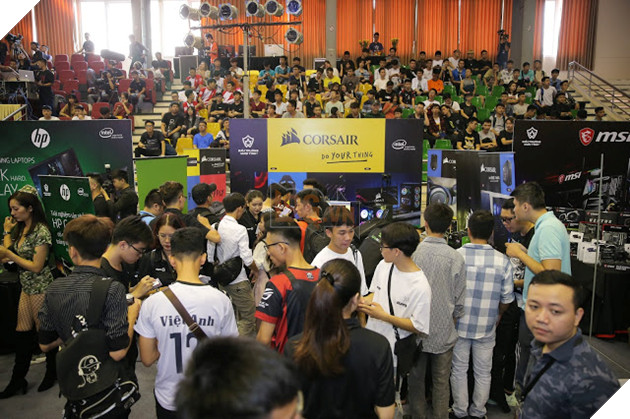 Hơn 3000 khán giả bùng cháy cùng Đấu Trường Máy Tính mùa 6 14