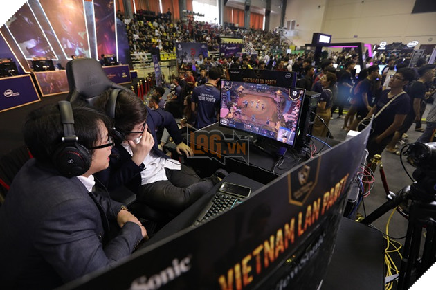 Hơn 3000 khán giả bùng cháy cùng Đấu Trường Máy Tính mùa 6 10