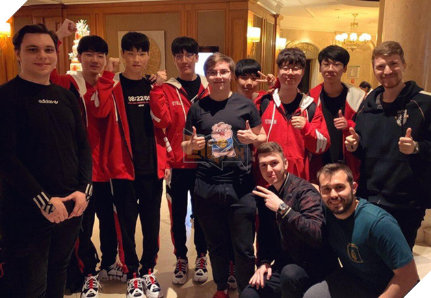 LMHT: Faker chỉ cần liếc mắt đưa tình thôi đã khiến biết bao tuyển thủ phải xao xuyến 3