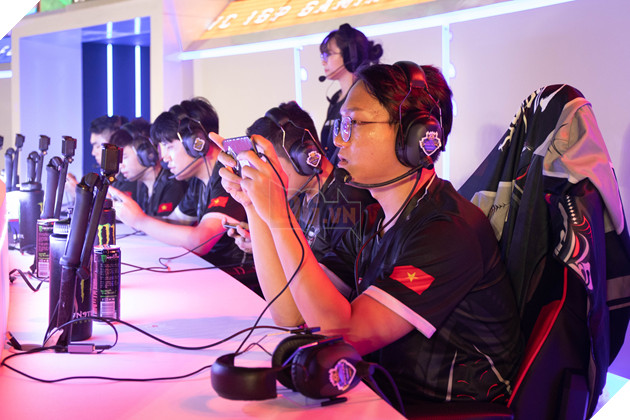 Team Flash - Nhà đương kim vô địch Thế giới thể hiện đẳng cấp tại Đấu trường Danh Vọng 4