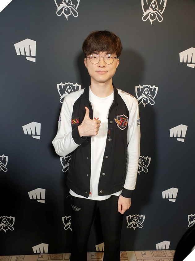 Cộng đồng LMHT thế giới khen hết lời pha call team của Faker, tiếc nuối cho Uzi vì anh chơi quá hay nhưng vẫn thua