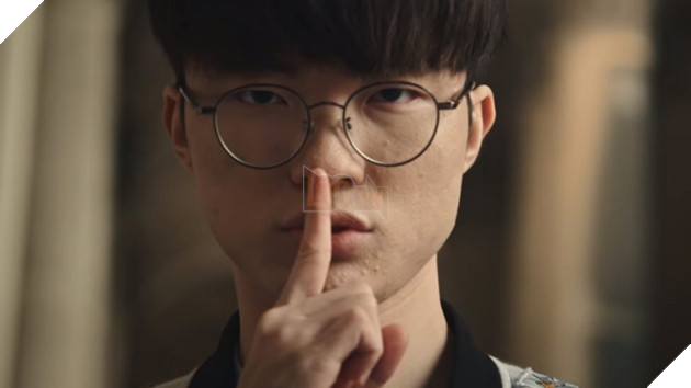 LMHT: Chóng mặt với khả năng lia màn hình tốc độ bàn thờ của Faker trong trận đấu trước RNG 2