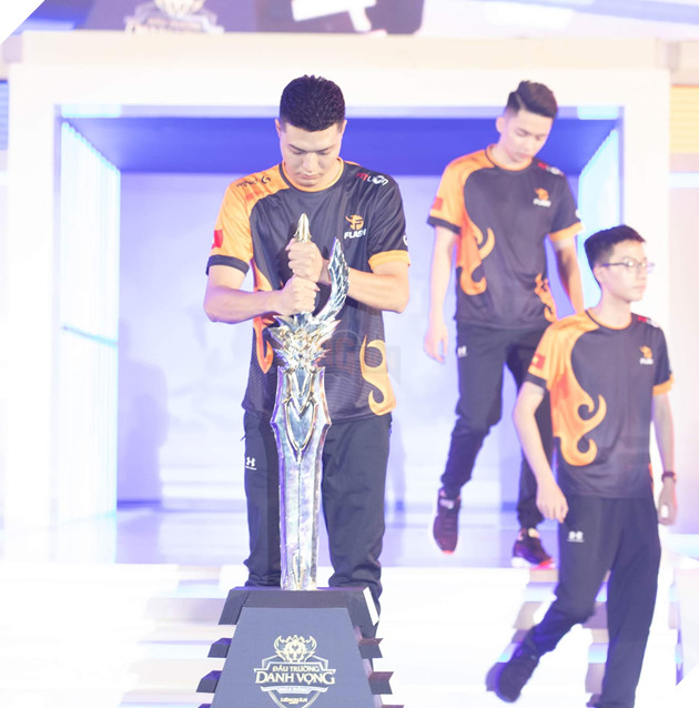 Gấu - người anh cả vững vàng của Team Flash sau ba chức vô địch Đấu trường Danh Vọng