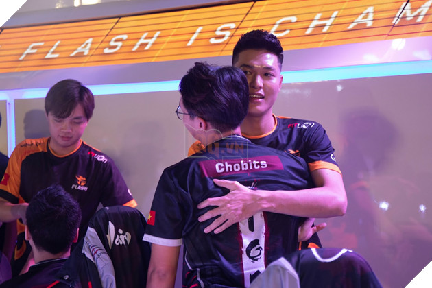 Gấu - người anh cả vững vàng của Team Flash sau ba chức vô địch Đấu trường Danh Vọng 3