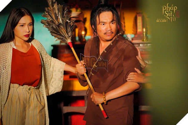 Pháp sư mù và những gam màu sáng tối về thế giới tâm linh 4