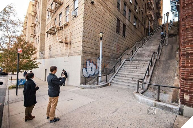 Người dân phàn nàn khi có quá nhiều người đến cầu thang nơi Joker nhảy múa để sống ảo 10