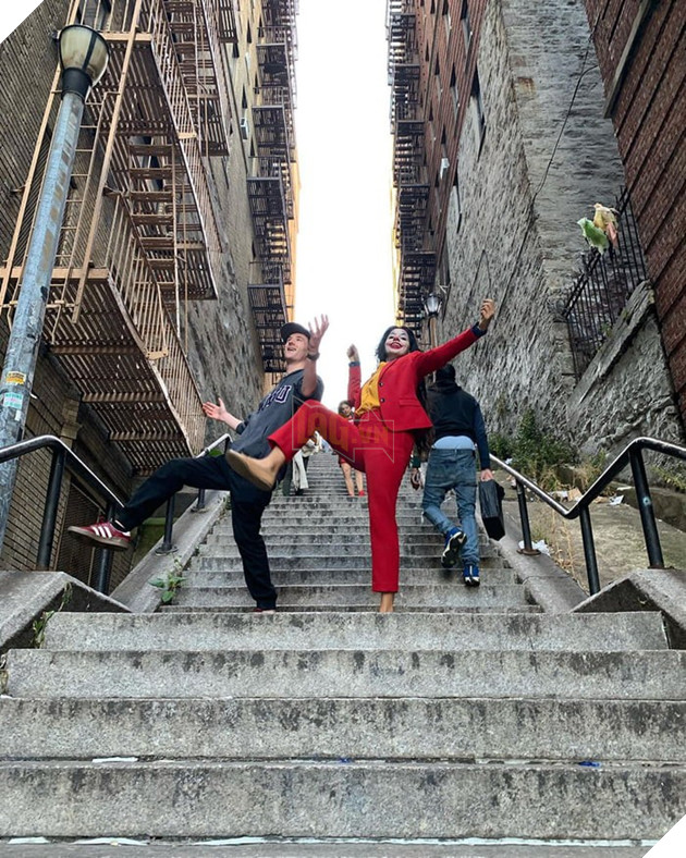 Người dân phàn nàn khi có quá nhiều người đến cầu thang nơi Joker nhảy múa để sống ảo 7