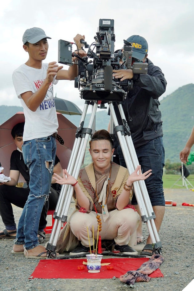 Ra rạp thời phim Việt chông chênh, showbiz trông chờ điều gì ở Pháp sư mù của Huỳnh Lập? 2