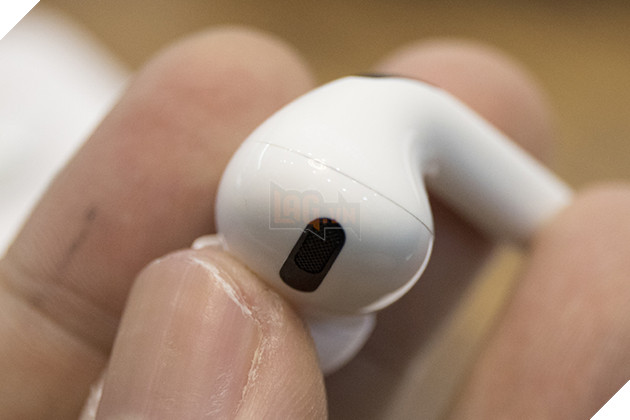 Trên tay nhanh tai nghe AirPods Pro có mặt đầu tiên tại Việt Nam có mức giá hơn 7 triệu đồng 16