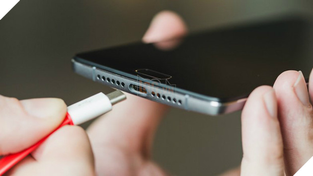 Những lý do khiến tốc độ sạc pin trên smartphone bị giảm