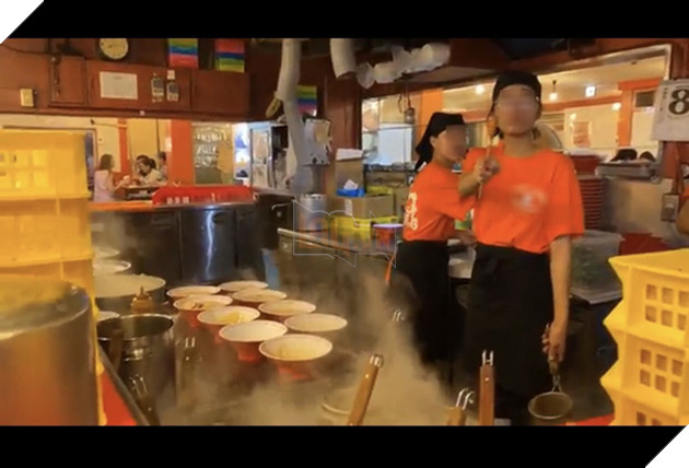 Khoa Pug than phiền vì nữ phục vụ người Việt dùng đũa chỉ mặt trong quán mỳ ở Nhật gây tranh cãi - Ảnh 2.