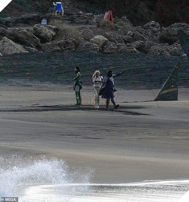 Loạt ảnh hé lộ tạo hình của Angelina Jolie trong Eternals 5