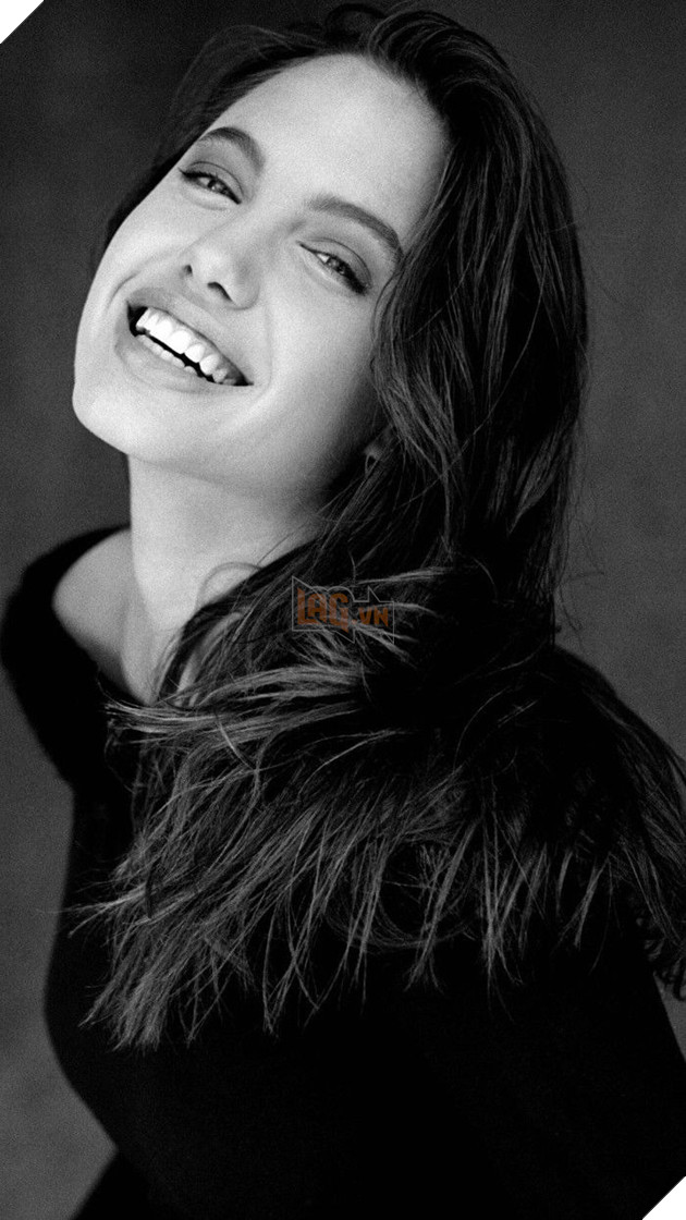 Ngắm thêm loạt ảnh thời thiếu nữ xinh như thiên thần của nữ minh tinh Angelina Jolie 2