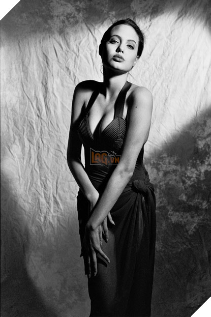 Ngắm thêm loạt ảnh thời thiếu nữ xinh như thiên thần của nữ minh tinh Angelina Jolie 7