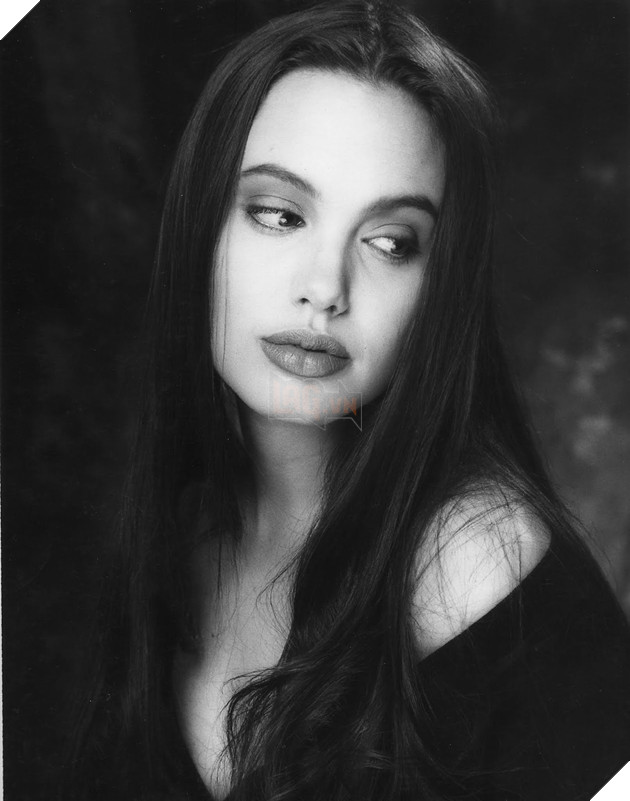 Ngắm thêm loạt ảnh thời thiếu nữ xinh như thiên thần của nữ minh tinh Angelina Jolie 3