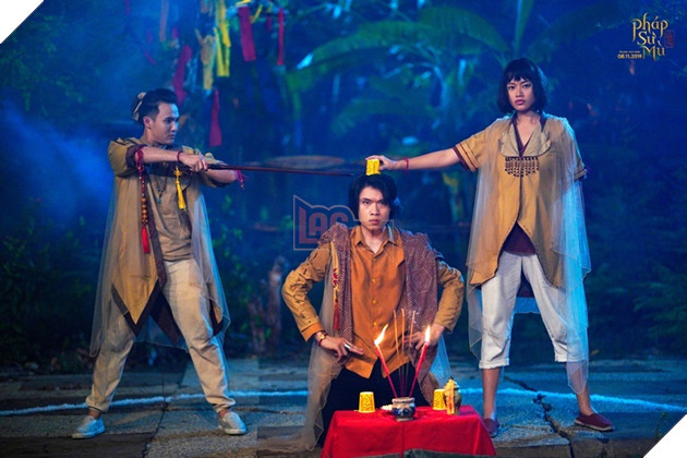 Mặc bão dư luận, Pháp sư mù vẫn thắng đậm sau ba ngày công chiếu 3