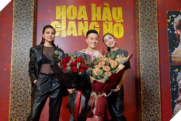 Cặp đôi Bỗng dưng muốn khóc tái ngộ, dàn người đẹp hút hồn sải bước trên thảm đỏ ra mắt phim Hoa hậu giang hồ 11