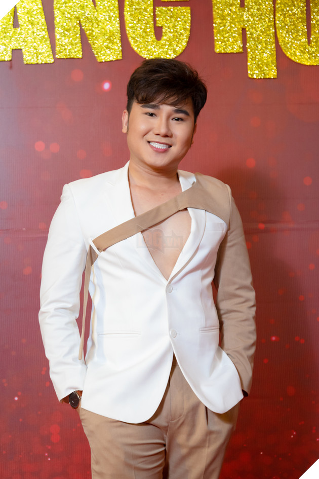 Cặp đôi Bỗng dưng muốn khóc tái ngộ, dàn người đẹp hút hồn sải bước trên thảm đỏ ra mắt phim Hoa hậu giang hồ 18