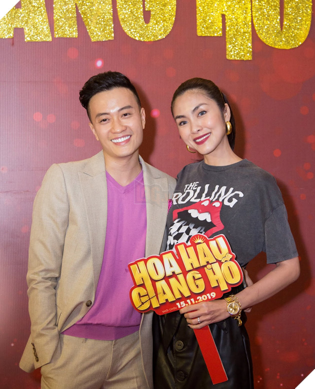 Cặp đôi Bỗng dưng muốn khóc tái ngộ, dàn người đẹp hút hồn sải bước trên thảm đỏ ra mắt phim Hoa hậu giang hồ 5