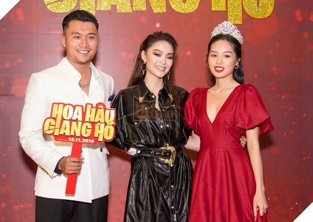 Cặp đôi Bỗng dưng muốn khóc tái ngộ, dàn người đẹp hút hồn sải bước trên thảm đỏ ra mắt phim Hoa hậu giang hồ 21