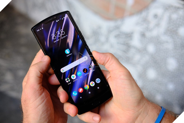 Huyền thoại Motorola Razr trở lại với màn hình cảm OLED 6,2 inch xịn xò và chip Snapdragon 710 2