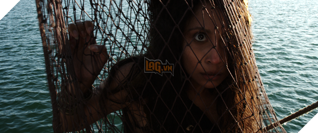 Mermaid Down: Người cá từ cổ tích bước ra đời thực với những pha trả thù đẫm máu 2