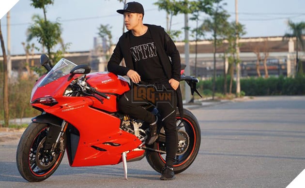 NTN đăng video thả 100 con dao xuống đất, cộng đồng mạng chê clip càng ngày càng nhảm nhí