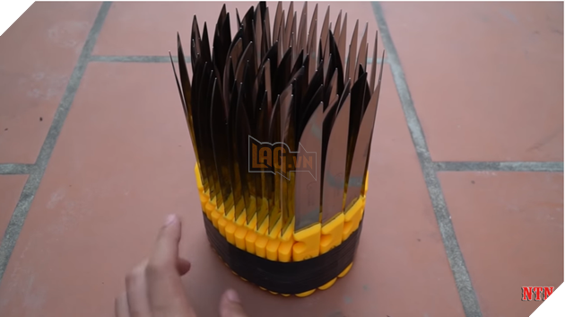 NTN đăng video thả 100 con dao xuống đất, cộng đồng mạng chê clip càng ngày càng nhảm nhí 3