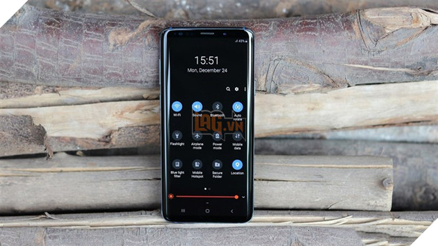 Cách bật chế độ Dark Mode trên hầu hết các smartphone Samsung