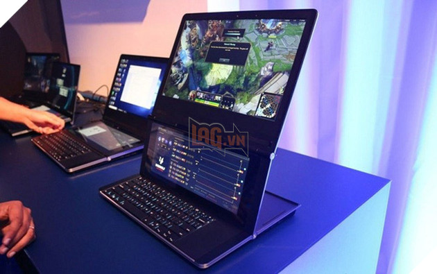 YouTuber chế ra laptop 2 màn hình cực đỉnh - Ảnh 3.