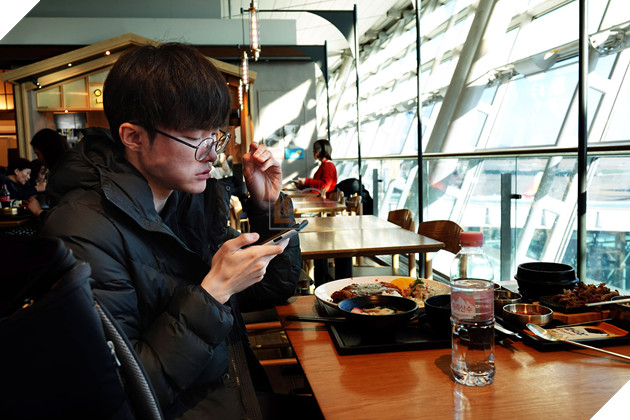 LMHT: Hình ảnh Faker và Teddy buồn bã tại sân bay khiến người hâm mộ chạnh lòng 3