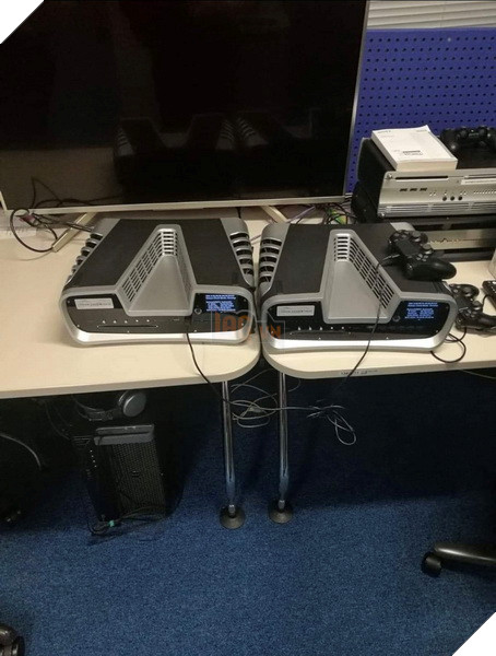 Mẫu thiết kế thực tế của PlayStation 5 đã được hé lộ gây nhiều tranh cãi khó hiểu 2