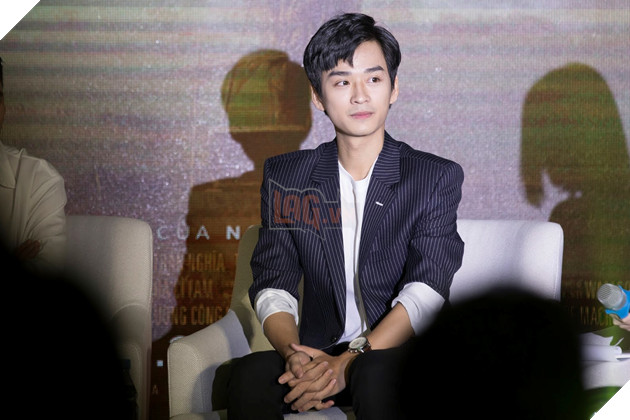 Nữ chính Mắt Biếc đẹp đốn tim bên bạn diễn tại họp báo công bố dự án 2