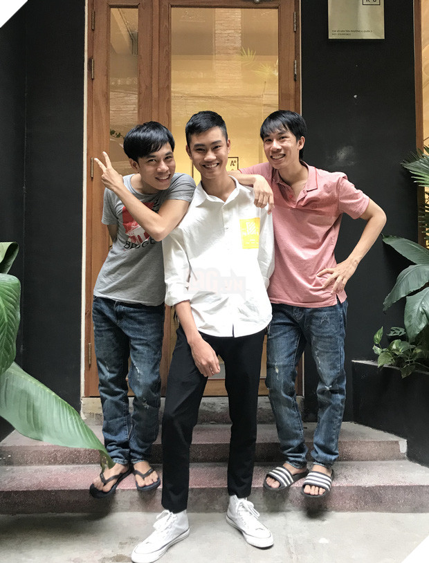 1977 vlog du hí Sài Gòn: Thoải mái mang tông lào dạo phố, “ông giáo” nhớ lời vợ dặn không được ngắm gái nhưng vẫn ngắm... như thường - Ảnh 4.