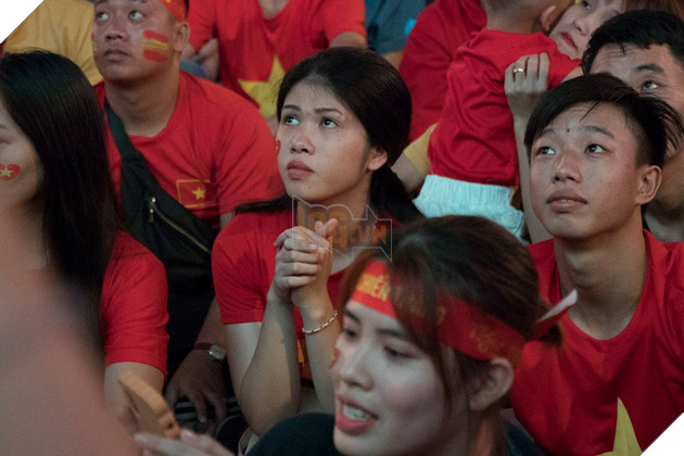 Việt Nam thắng đậm Campuchia, Phố đi bộ Nguyễn Huệ vỡ oà  2