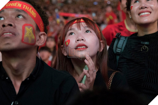 Việt Nam thắng đậm Campuchia, Phố đi bộ Nguyễn Huệ vỡ oà  3