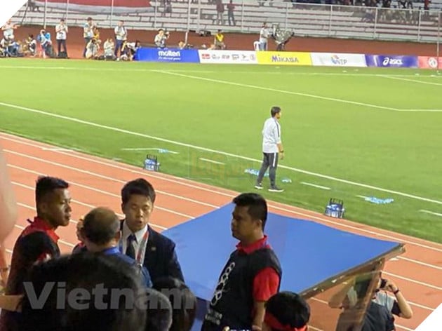 Vì sao Huấn luyện viên Park Hang-seo nhận thẻ đỏ trong trận Việt Nam - Indonesia 2