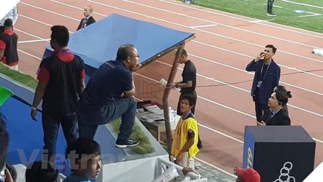 Vì sao Huấn luyện viên Park Hang-seo nhận thẻ đỏ trong trận Việt Nam - Indonesia