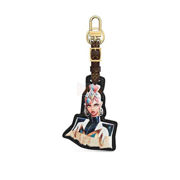 Một chiếc áo khoác biker LMHT của Louis Vuitton có giá 127 triệu VNĐ 10