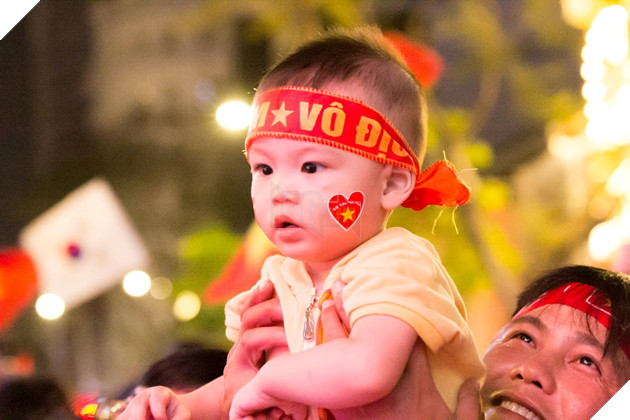 Sài Gòn không ngủ mừng tấm Huy chương Vàng SEA Games sau 60 năm chờ đợi 17