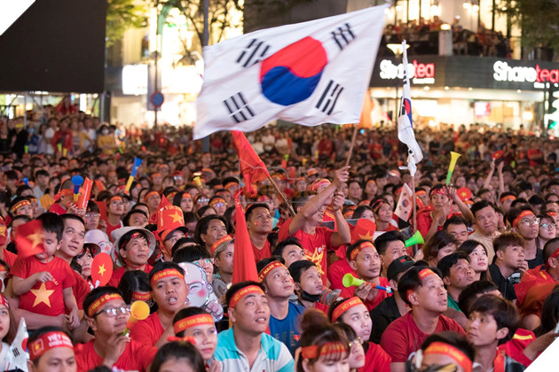 Sài Gòn không ngủ mừng tấm Huy chương Vàng SEA Games sau 60 năm chờ đợi 6